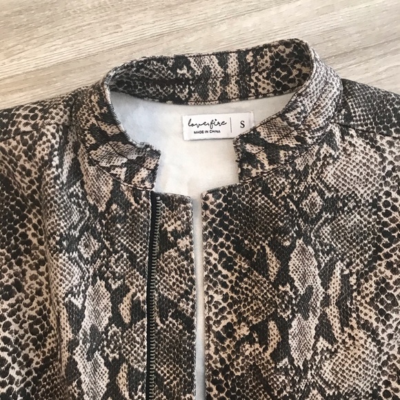 Light denim jacket in snakeskin print - Picture 2 of 4